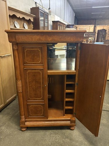 Wine and bar drinks - wine, cabinet